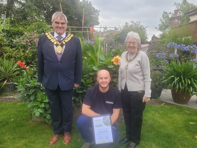 Other image for Mayor visits Barnsley’s Best Garden finalists